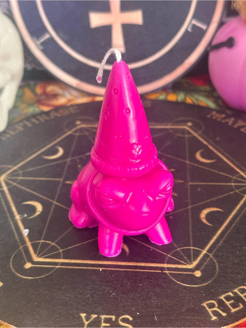 Grumpy Wizard Frog Candle - Picture 5 of 7